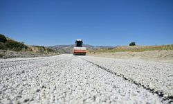 Selendi’de 26 yıl sonra ilk kez asfalt