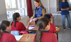 Minik öğrencilerin yeni eğitim yılı sevincine ortak oldular