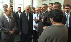Turgutlu'daki hastane ziyaretinde Bakan Çiftçi'ye duygusal soru: O koca tüfek 15 yaşındaki çocuğun eline nasıl geçer?
