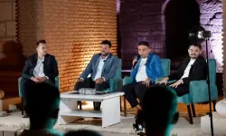 AK Partili Baybatur Sardes'te gençlerin sorularını yanıtladı