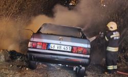 Bodrum’da kaza yapan otomobil alev aldı