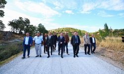 Başkan Dutlulu, Demirci’de 12 mahalleye ulaşım sağlayan yolu inceledi