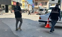 Kendilerine firma çalışanı süsü verip 1 milyon liralık kablo çaldılar