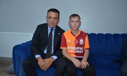 Babasının cenazesinde yürekleri burkan Yaşar’a Galatasaray’dan anlamlı destek
