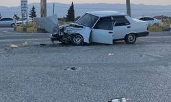 Alaşehir’de otomobil ile tır çarpıştı: 1 yaralı