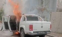 Alev alan araçta korkutan patlama! O anlar kamerada