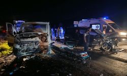 Manisa'da üç araç birbirine girdi! Yaralılar var