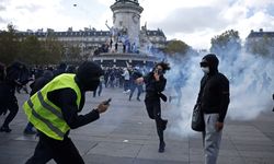 Paris sokakları savaş alanına döndü