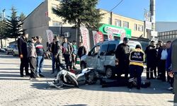 Kütahya'da otomobil ile motosiklet çarpıştı: 1'i ağır 2 yaralı