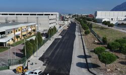 Manisa'nın iki OSB'si arasındaki yol yenileniyor