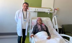 Kalbi durdurmadan 5 santimetrelik kesiyle riskli ameliyat başarıyla tamamlandı
