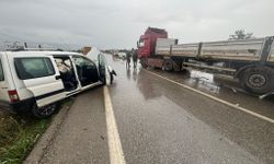 İzmir'de tır ile kamyonet çarpıştı: 1 ölü 1 yaralı