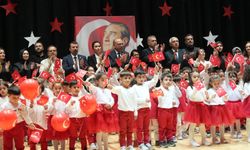 Turgutlu’da çocuklar Cumhuriyet için sahne aldı