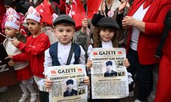 Manisa’da çocuklar cumhuriyeti tarihi gazetelerle kutladı