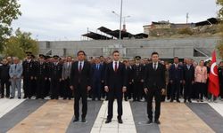 Selendi’de Cumhuriyet Bayramı coşkusu çelenk töreniyle başladı