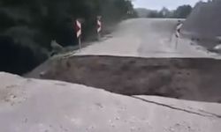 Yağış sonrası yol çöktü, ulaşım tamamen koptu