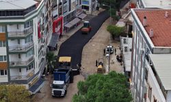 Muradiye’de yağış öncesi asfalt mesaisi başladı