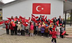 Cumhuriyet’in 103. yılına özel 103 bere çocuklara hediye edildi