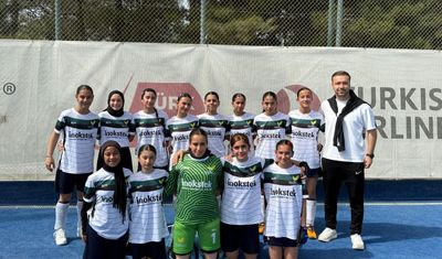 Manisa'nın kızları turnuvadan şampiyon ayrıldı