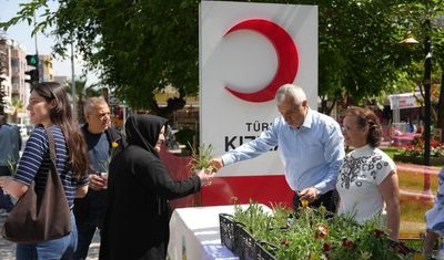 Başkan Çetin Akın’dan Anneler Günü’nde anlamlı kutlama