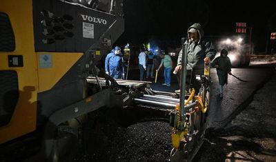 Yağmura rağmen gece gündüz çalışıyorlar