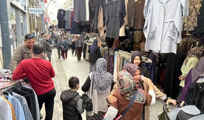 Gördes pazarında bayram bereketi