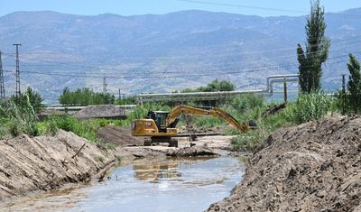 Alaşehir’de Zeytinçayı Deresi temizlendi, taşkın riskine önlem alındı