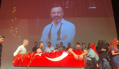 Ünlü oyuncu Serhat Kılıç için duygusal anma: "30 yıl yetmedi Serhat seni çok özleyeceğim"