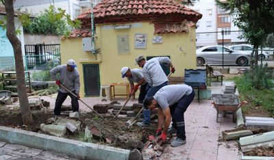 Şehzadeler'de tarihi yapının kaldırımları yenilendi
