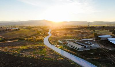 Başkan Dutlulu Kula'da yenilenen yolda incelemelerde bulundu
