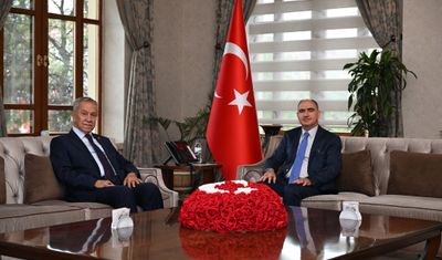 Bülent Arınç'tan Manisa Valisi Özkan'a ziyaret