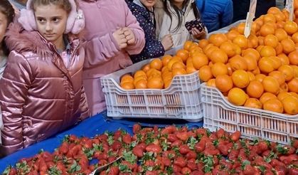 Somalı minikler sağlıklı beslenme ve matematiği pazarda öğrendi