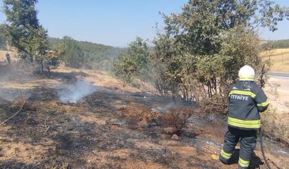 Gördes’te arazi yangını büyümeden söndürüldü