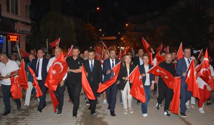 Demirci'de 30 Ağustos ve Kurtuluş Günü fener alayıyla kutlandı