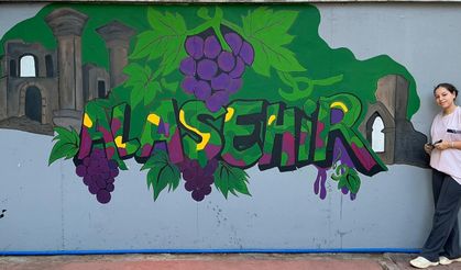 Alaşehir'i duvar resimleriyle anlattı