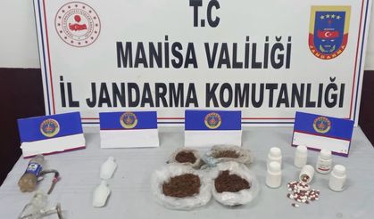 Evinde 1 kilo uyuşturucu ve yüzlerce hapla yakalandı