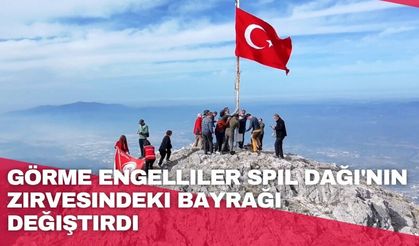 Görme engelliler Spil Dağı'nın zirvesindeki bayrağı değiştirdi