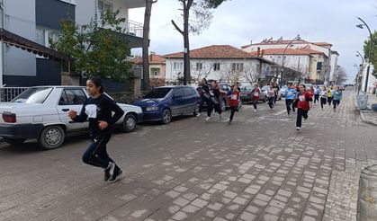 Selendi’de kros yarışı nefes kesti