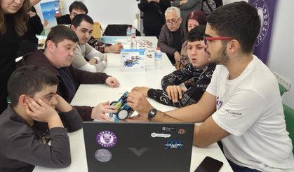 Manisa'da otizmli öğrenciler kendi robotlarını kodladı