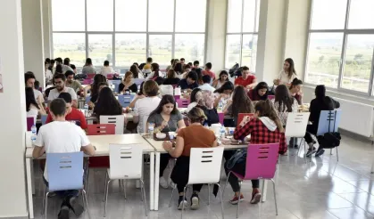 Kızılay Manisa'dan üniversitelilere ramazan sofrası