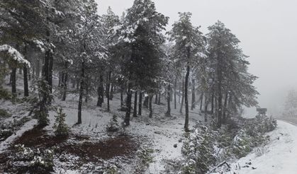 Demirci’nin yüksek kesimlerinde kar yağışı etkili oluyor