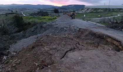 Manisa'da çöken Kula-Selendi karayolu ulaşıma kapatıldı