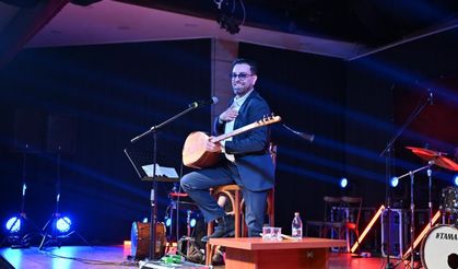 Manisa'da İsmail Altunsaray ile türkü dolu gece