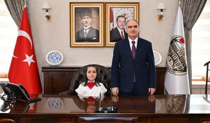 Manisa'da Valilik makamı minik Mehlika'ya emanet