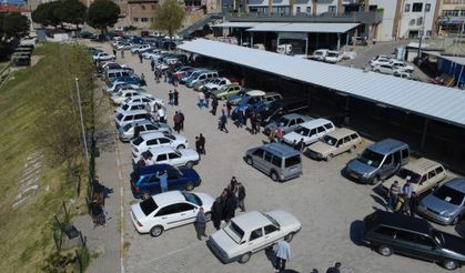 Demirci 2. El Oto Pazarı kapılarını açtı