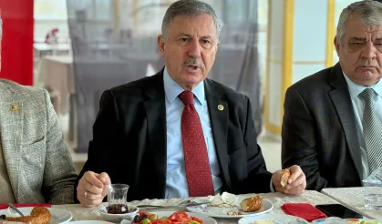 Gelecek Partili Özdağ: "“Belediyeler üzerinden Manisalı cezalandırılıyor”