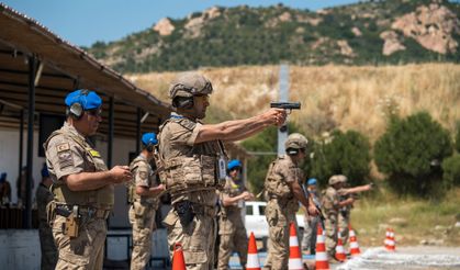 Foça'da nefes kesen final: Jandarmanın şampiyon nişancıları kozlarını paylaştı