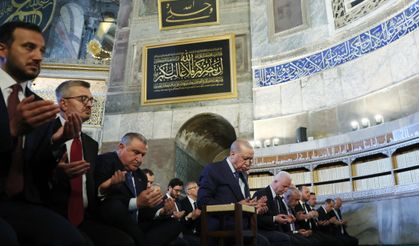Cumhurbaşkanı Erdoğan, cuma namazını Ayasofya Camii'nde kıldı, Kur'an-ı Kerim okudu