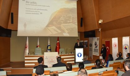 Manisa Medya Akademisi’nde dezenformasyon ve yerel gazetecilik konuşuldu