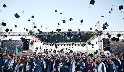 CBÜ İİBF ve Teknoloji Fakültesinde mezuniyet sevinci